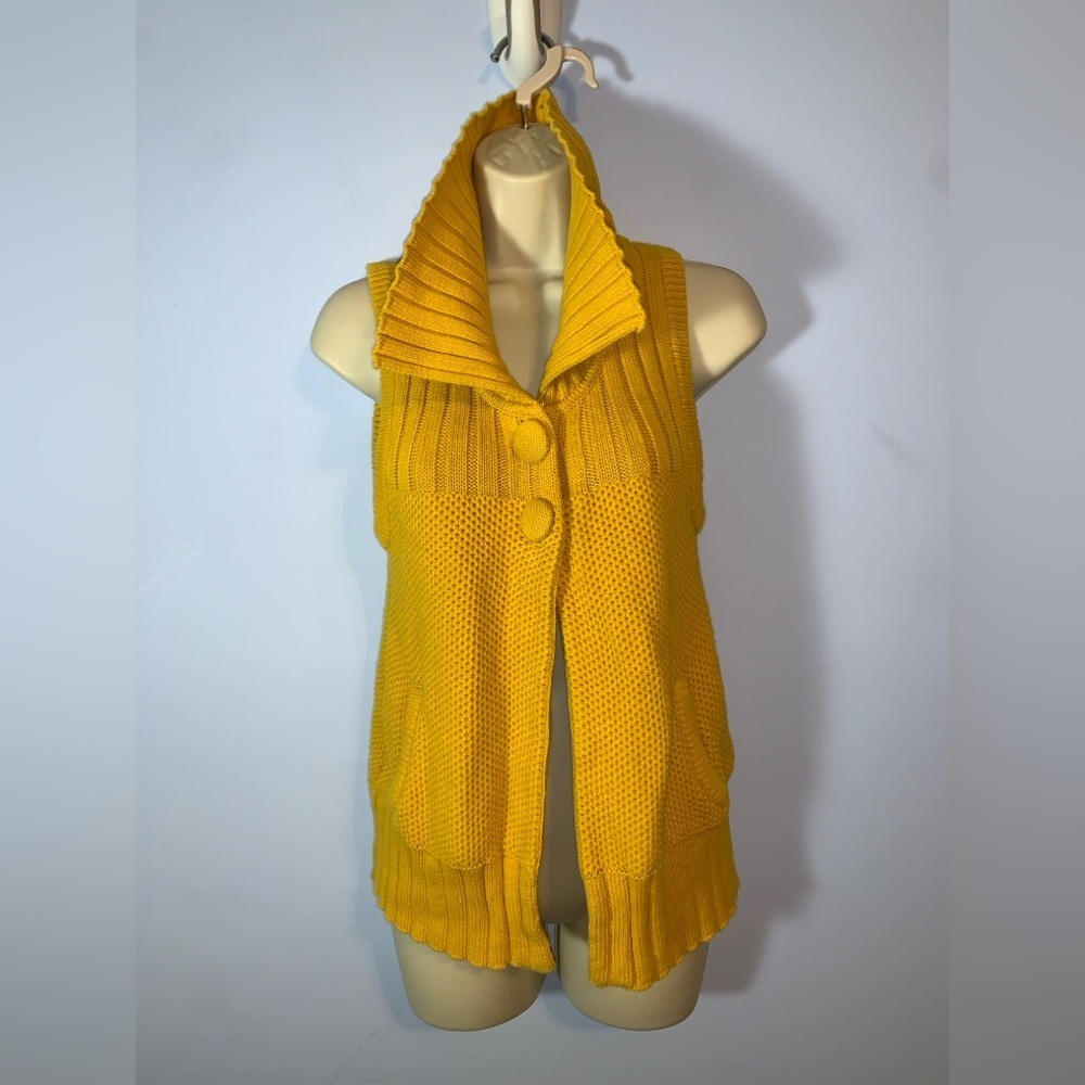 Forever 21 y2k Yellow Sleeveless Knit Sweater Vest cardigan 2 buttons mod small